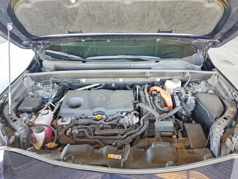 2024 TOYOTA VENZA LE 12