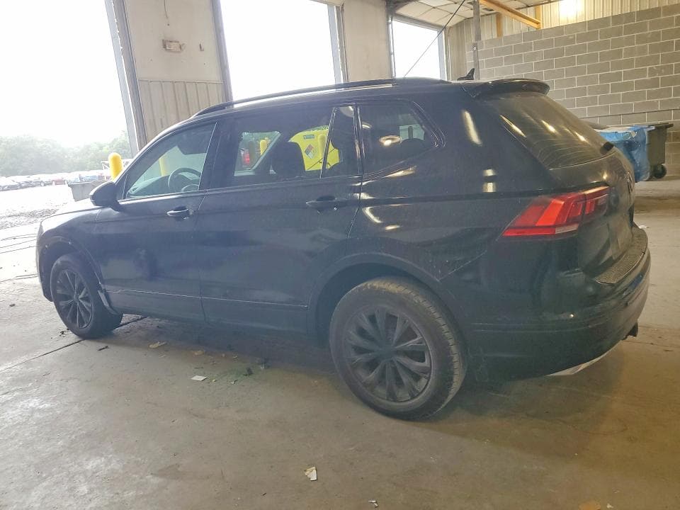 2018 VOLKSWAGEN TIGUAN SE/SEL 2
