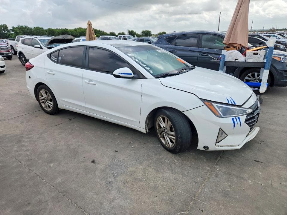 2019 HYUNDAI ELANTRA SEL 4