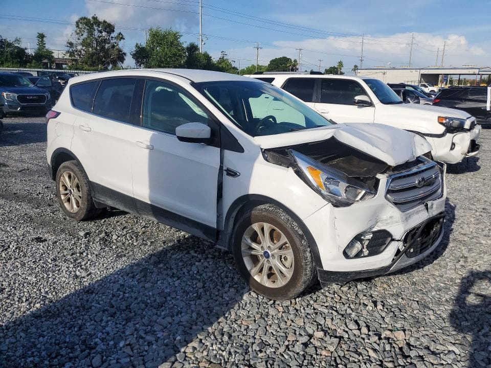 2017 FORD ESCAPE SE 4