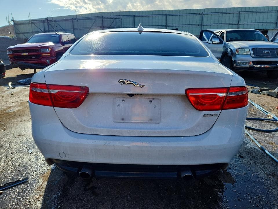 2017 JAGUAR XE 6