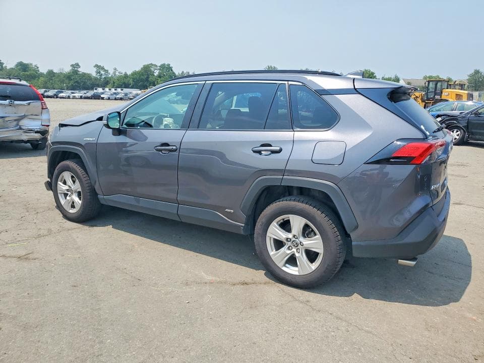 2021 TOYOTA RAV4 XLE 2