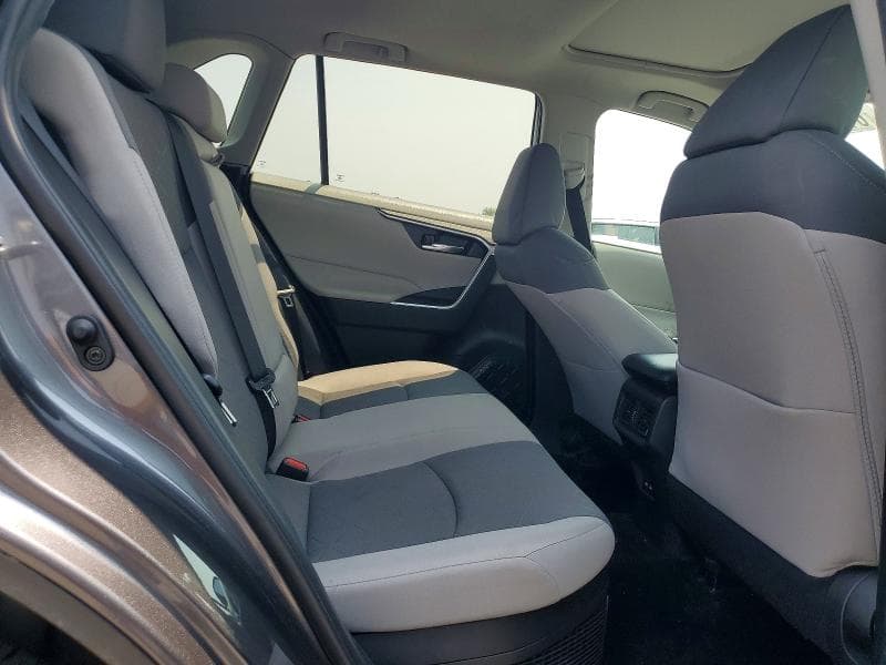 2021 TOYOTA RAV4 XLE 11