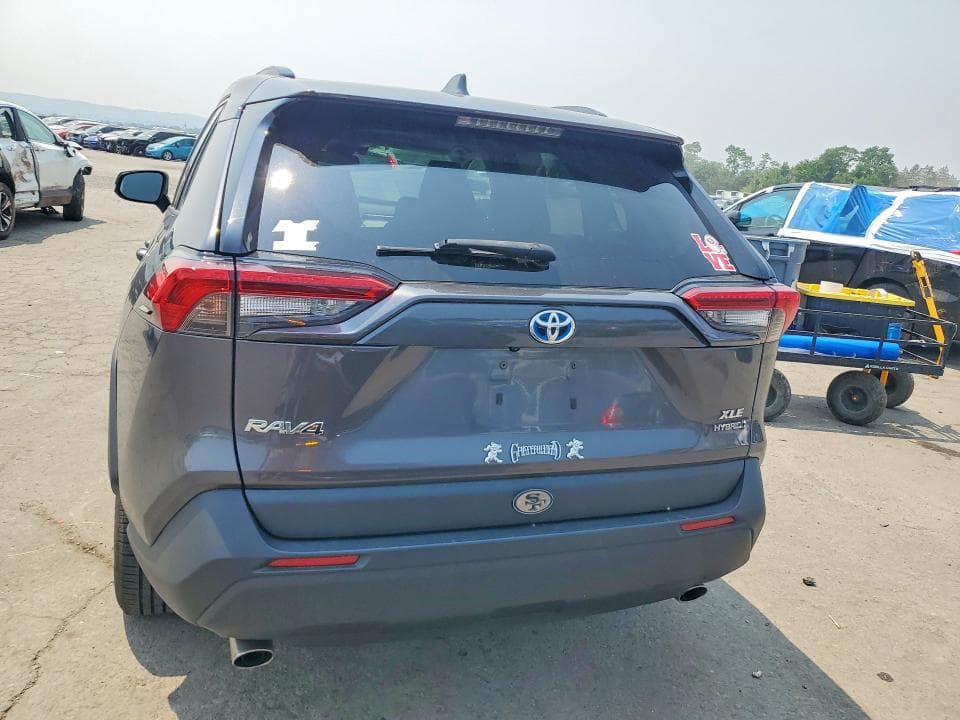 2021 TOYOTA RAV4 XLE 6