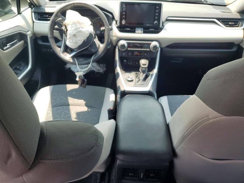 2021 TOYOTA RAV4 XLE 8