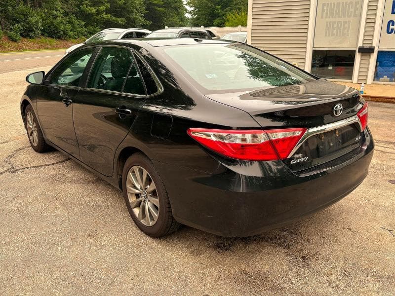 2017 TOYOTA CAMRY XLE 3