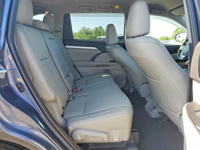 2019 TOYOTA HIGHLANDER LE 11