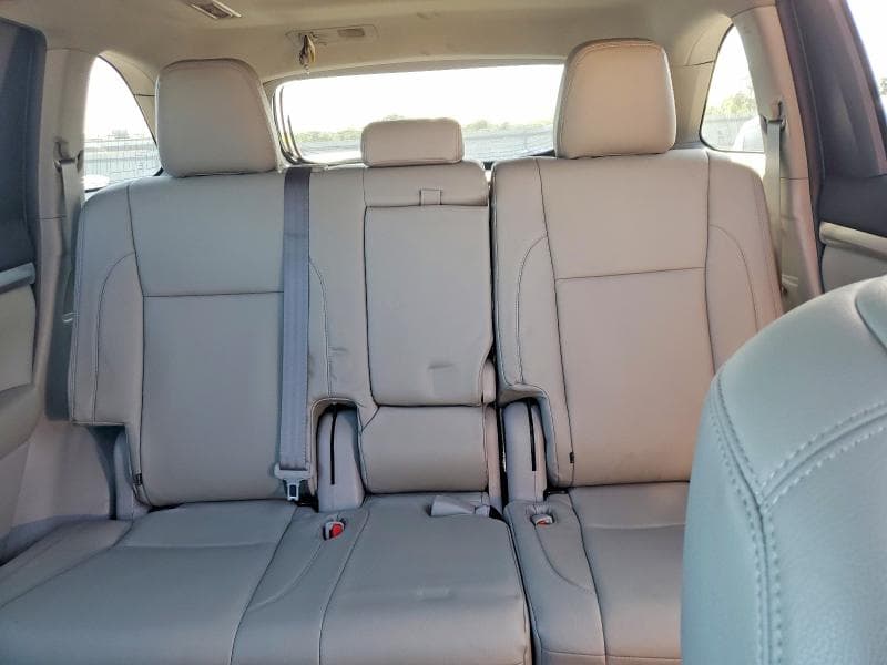 2019 TOYOTA HIGHLANDER LE 10