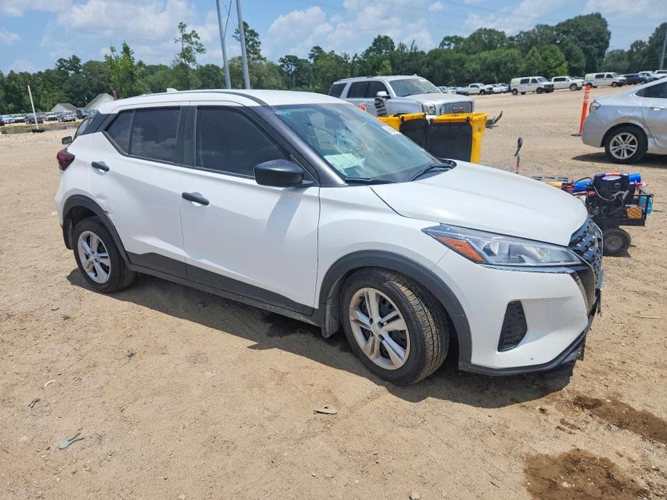 2024 NISSAN KICKS S 4