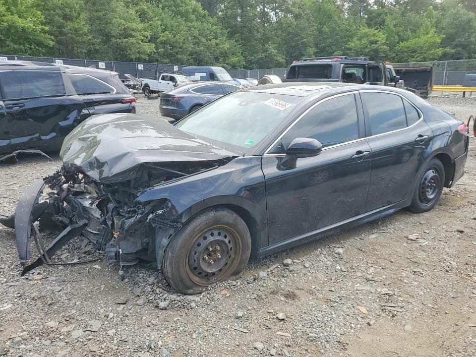 2019 TOYOTA CAMRY SE 1