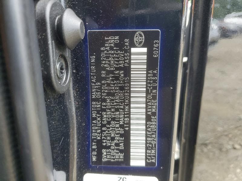 2019 TOYOTA CAMRY SE 12