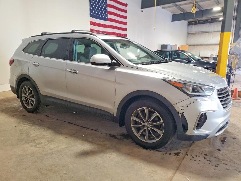 2017 HYUNDAI SANTA FE SE 4