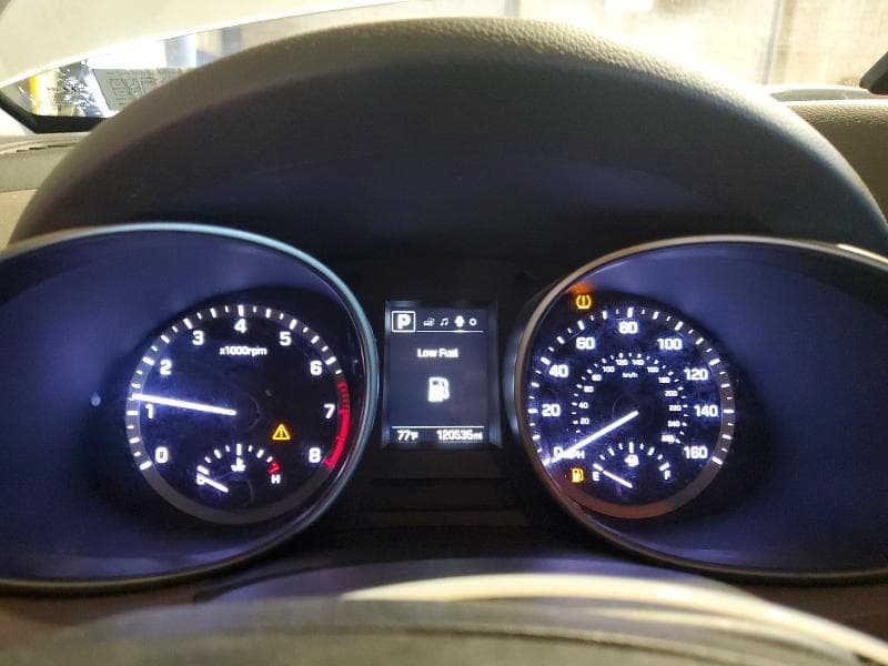 2017 HYUNDAI SANTA FE SE 9