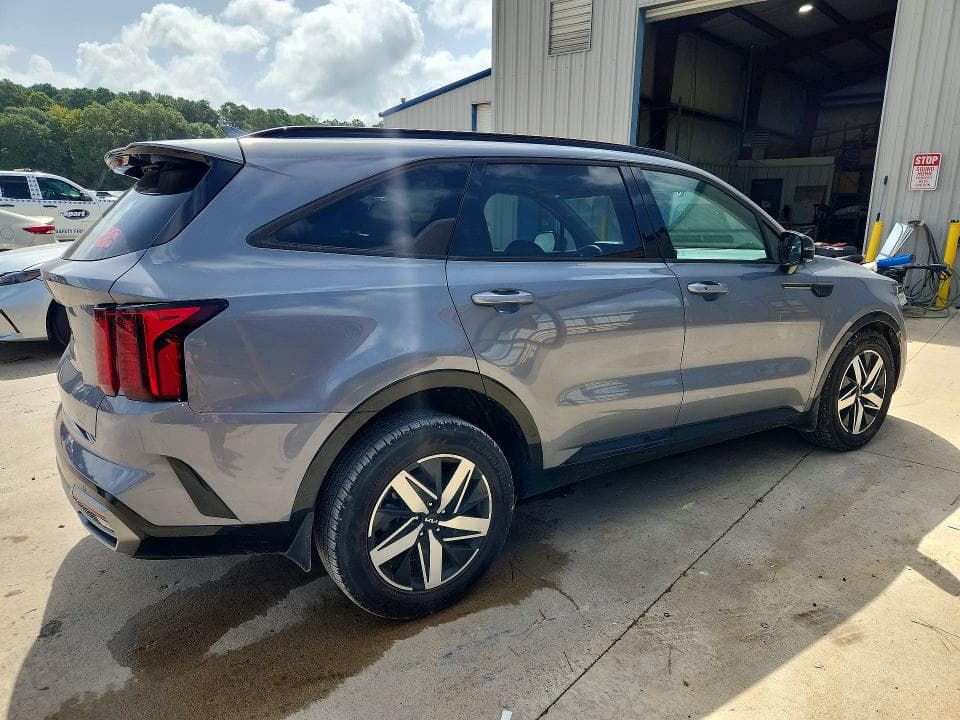 2023 KIA SORENTO S 3