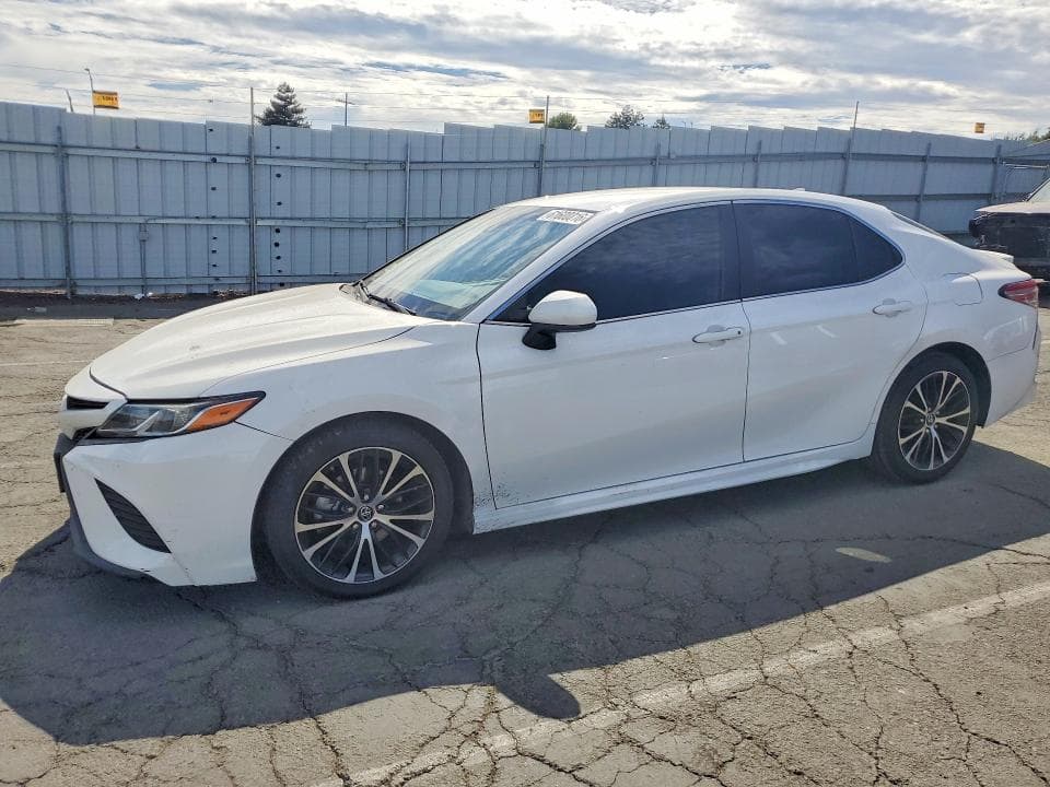 2019 TOYOTA CAMRY SE - 1