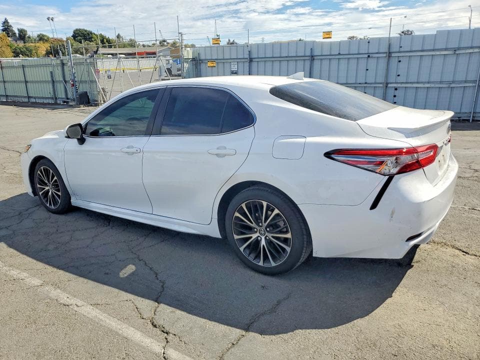 2019 TOYOTA CAMRY SE 2