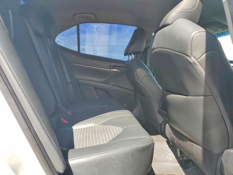 2019 TOYOTA CAMRY SE 11