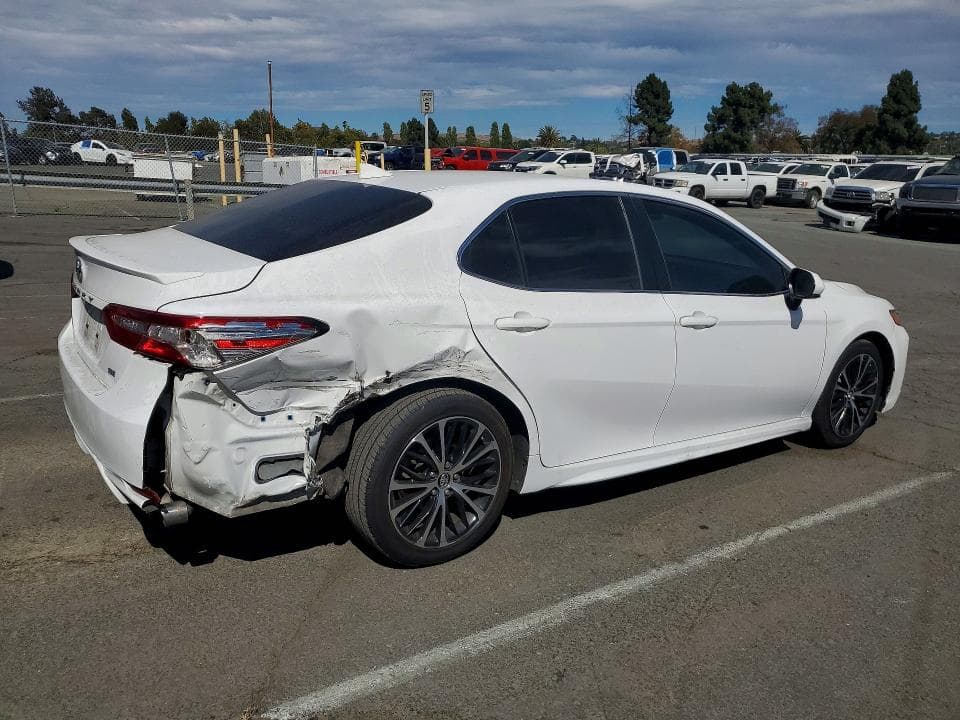 2019 TOYOTA CAMRY SE 3