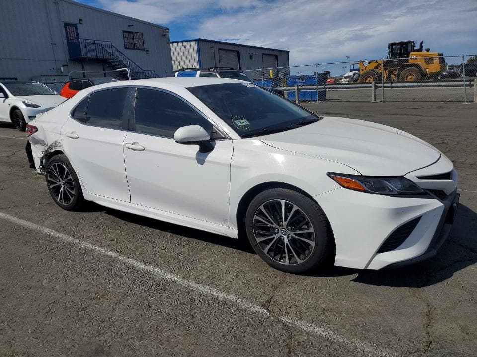 2019 TOYOTA CAMRY SE 4