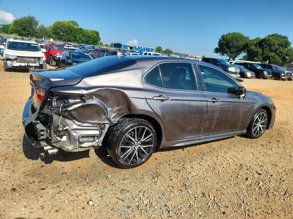2021 TOYOTA CAMRY SE 3