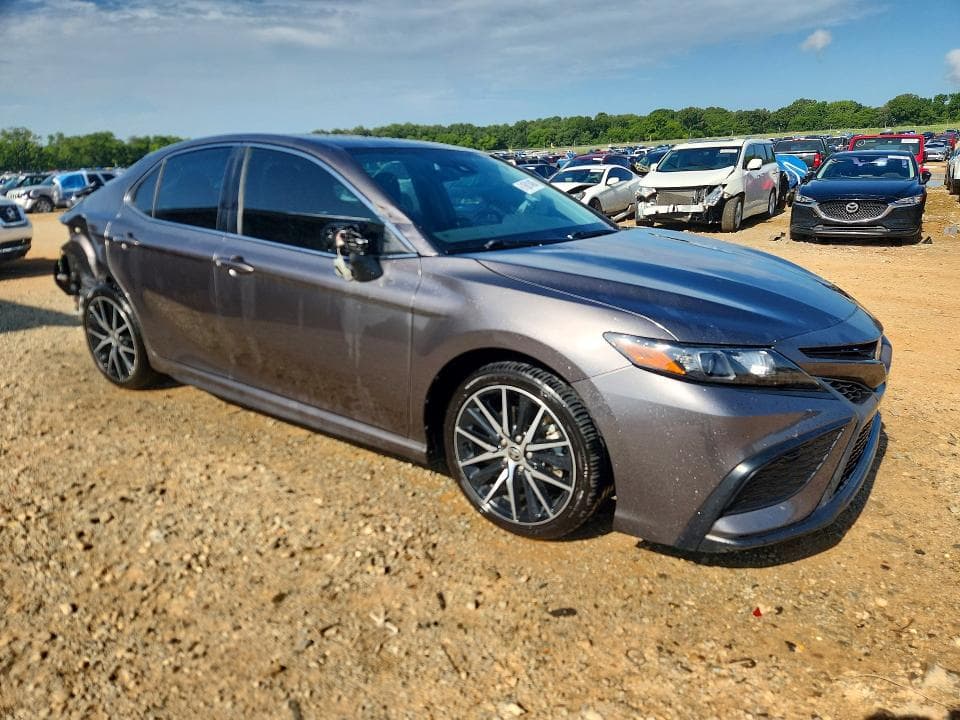 2021 TOYOTA CAMRY SE 4