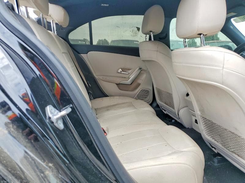 2021 MERCEDES-BENZ A 220 220 10