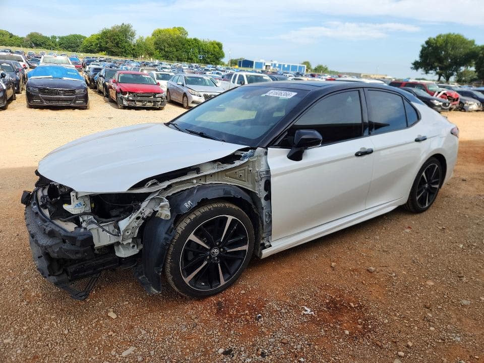 2018 TOYOTA CAMRY XSE - 1