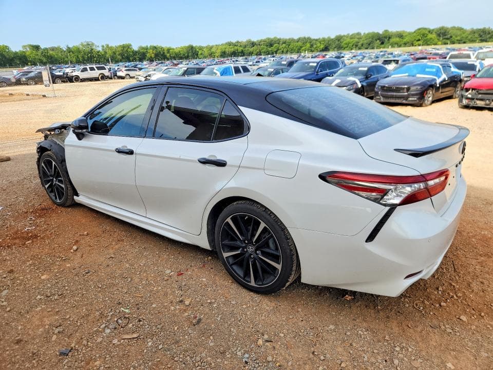 2018 TOYOTA CAMRY XSE 2