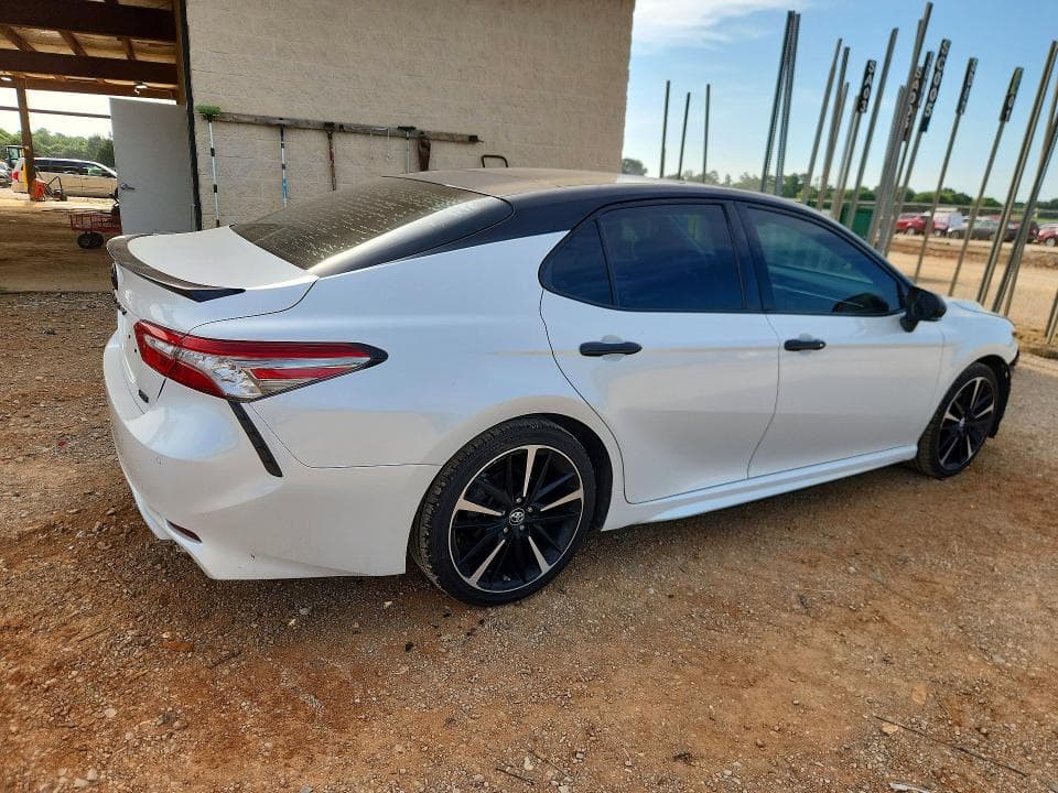 2018 TOYOTA CAMRY XSE 3