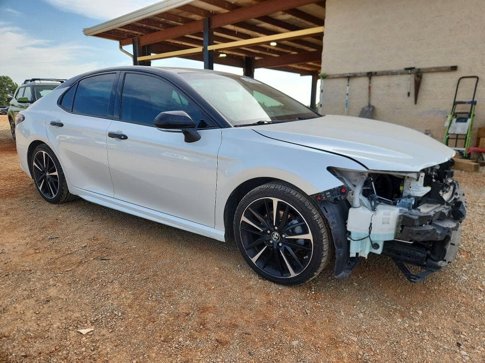 2018 TOYOTA CAMRY XSE 4