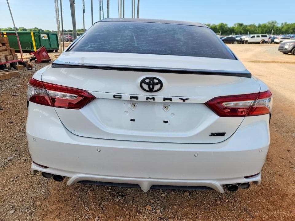 2018 TOYOTA CAMRY XSE 6