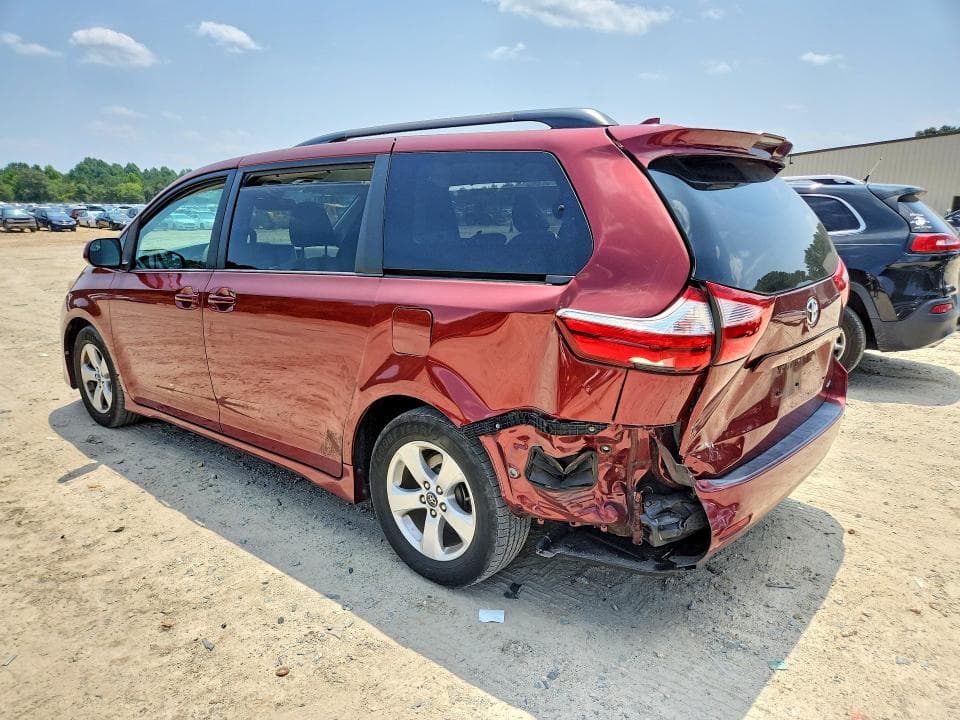 2018 TOYOTA SIENNA LE 2