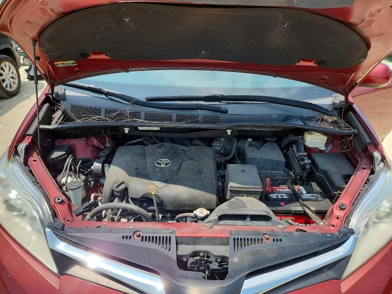2018 TOYOTA SIENNA LE 12