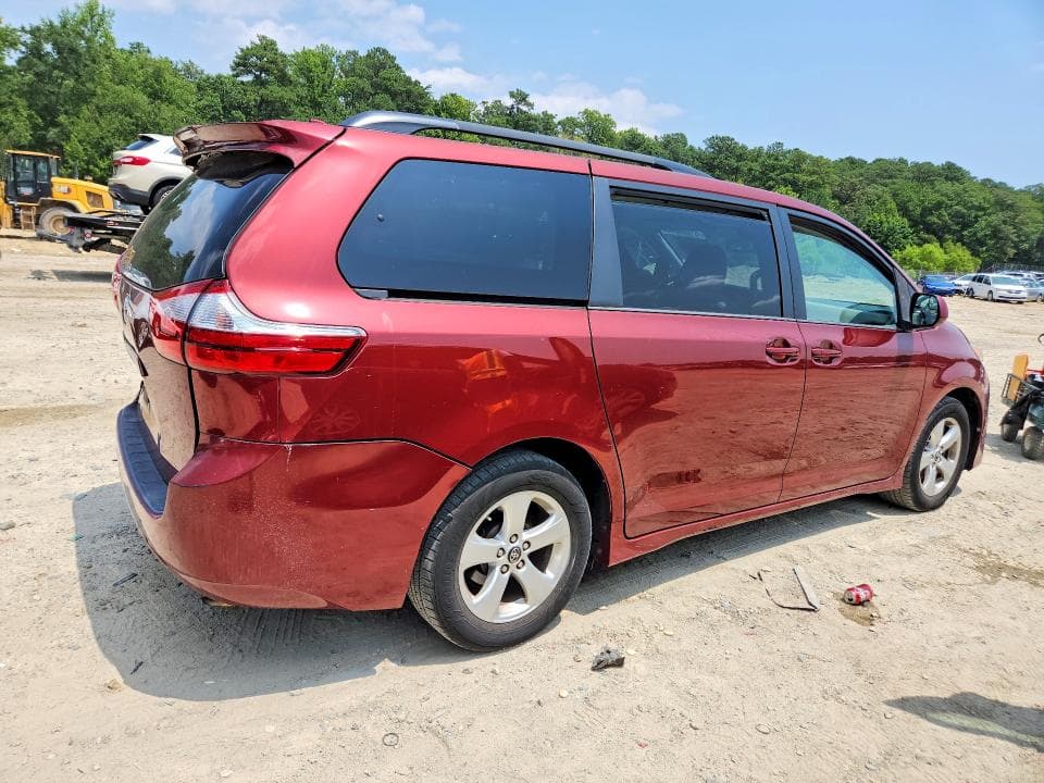 2018 TOYOTA SIENNA LE 3