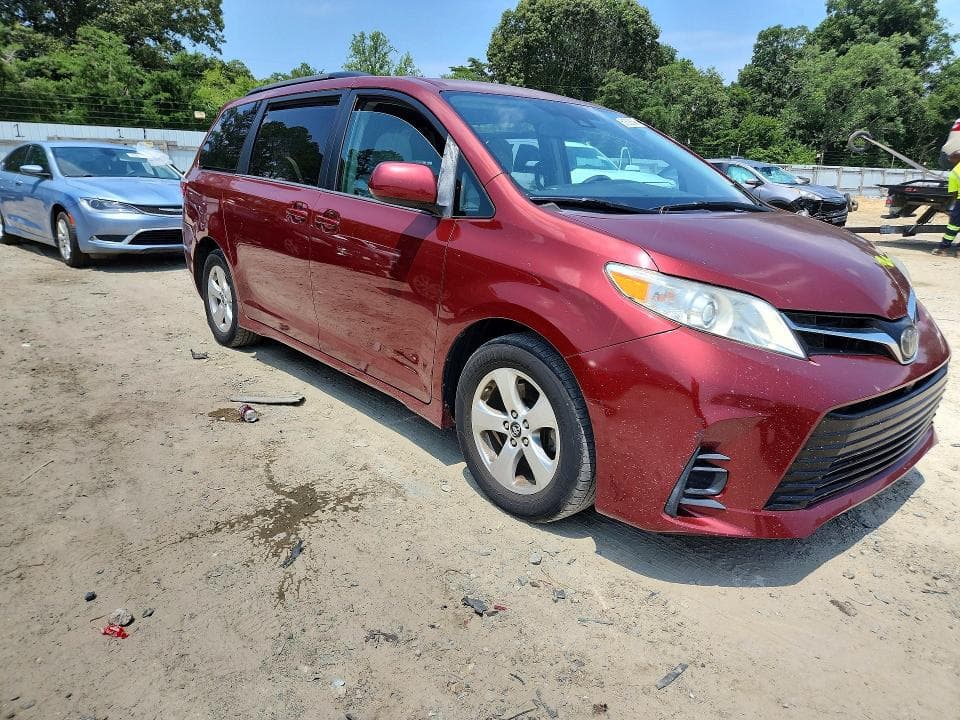 2018 TOYOTA SIENNA LE 4
