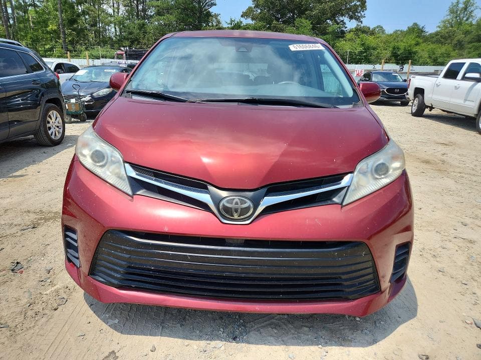 2018 TOYOTA SIENNA LE 5