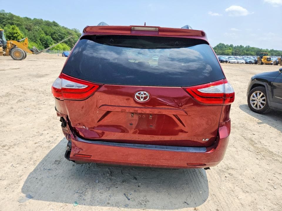 2018 TOYOTA SIENNA LE 6