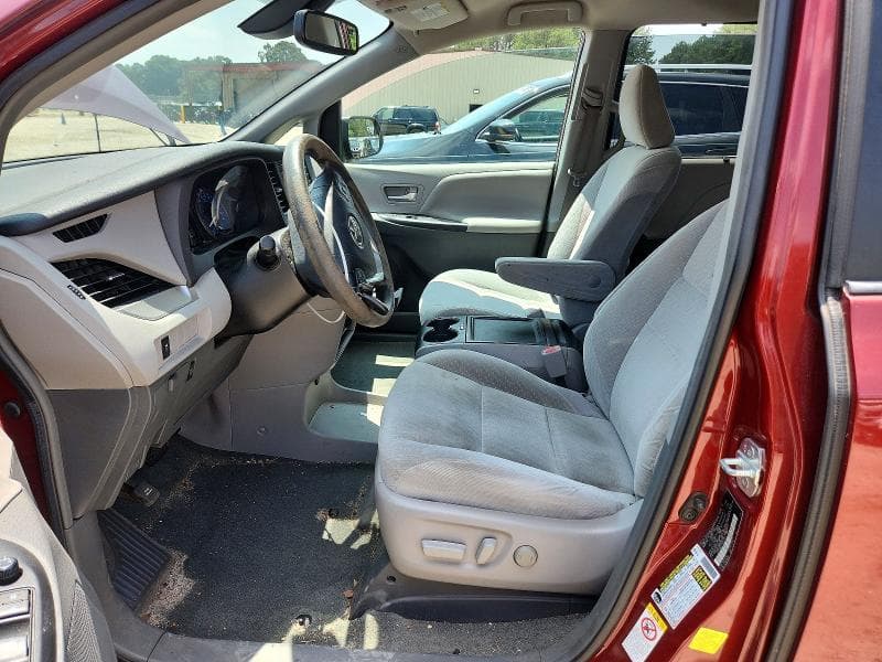 2018 TOYOTA SIENNA LE 7