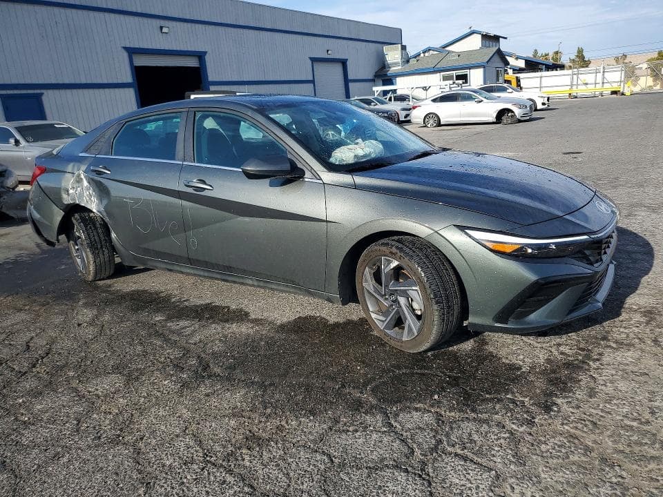 2025 HYUNDAI ELANTRA SEL 4
