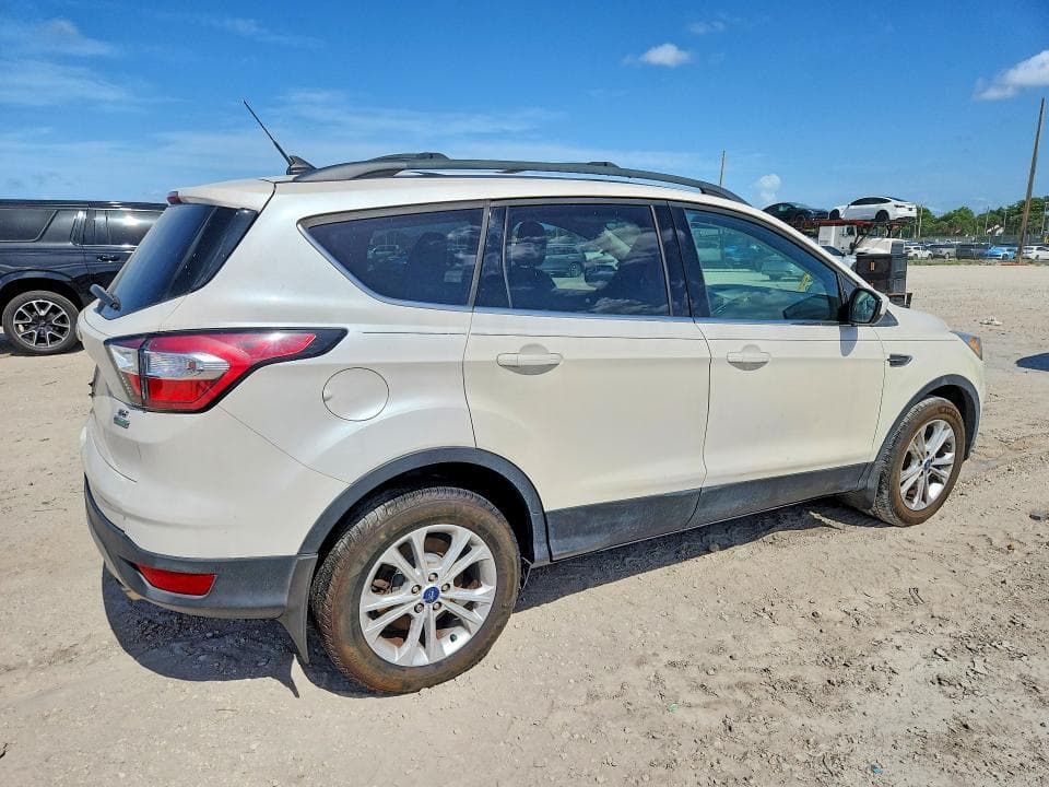2018 FORD ESCAPE SE 3