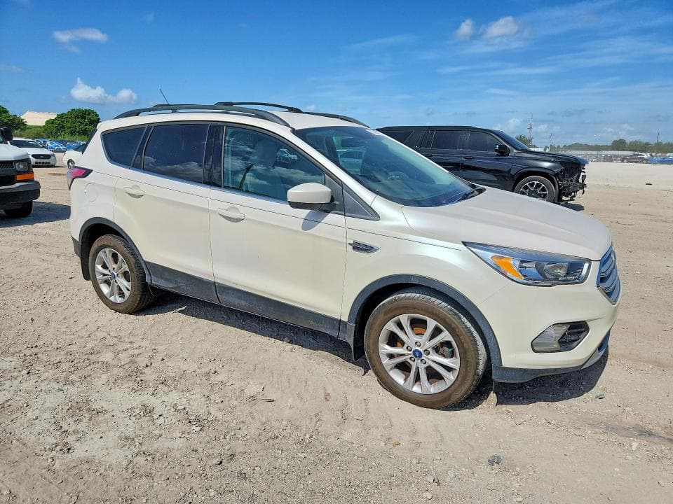 2018 FORD ESCAPE SE 4
