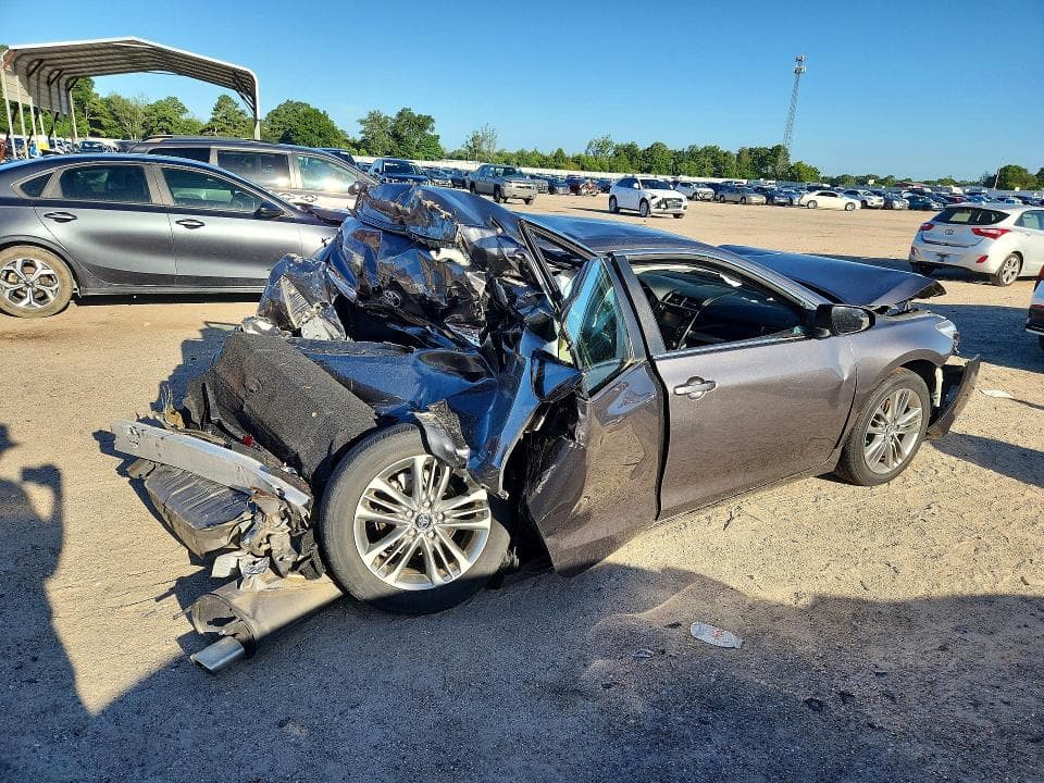 2017 TOYOTA CAMRY SE 3