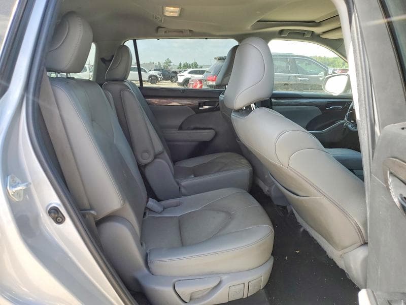 2022 TOYOTA HIGHLANDER LIMITED 11