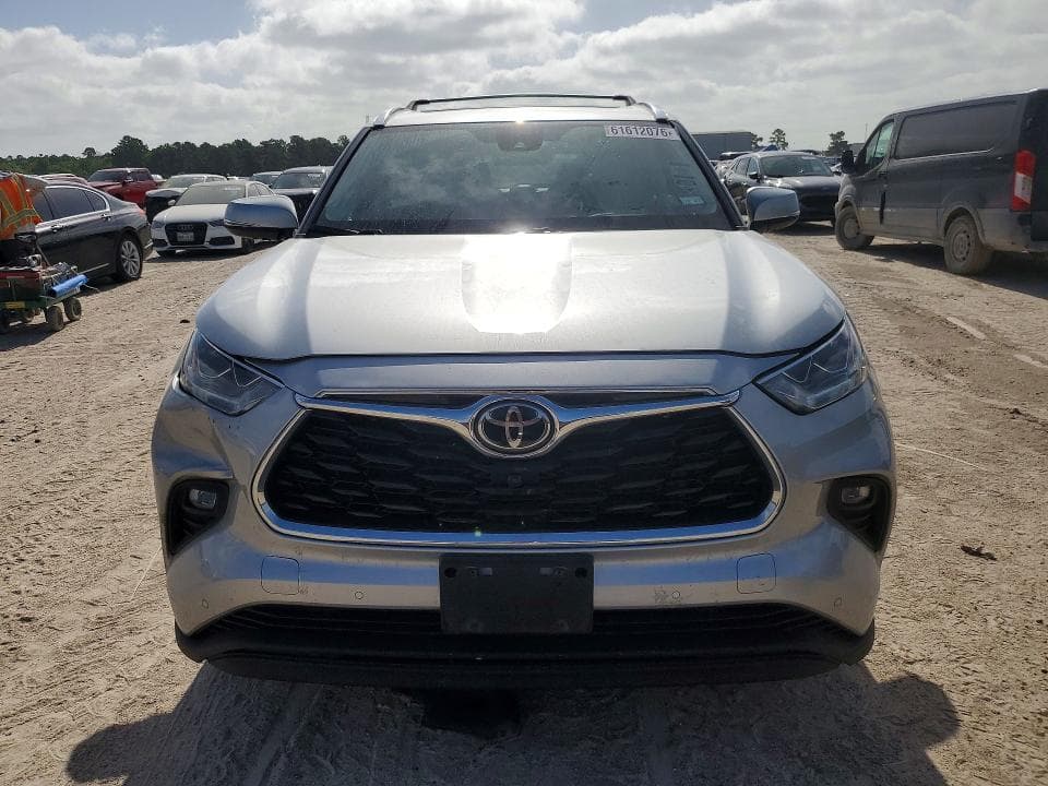 2022 TOYOTA HIGHLANDER LIMITED 5