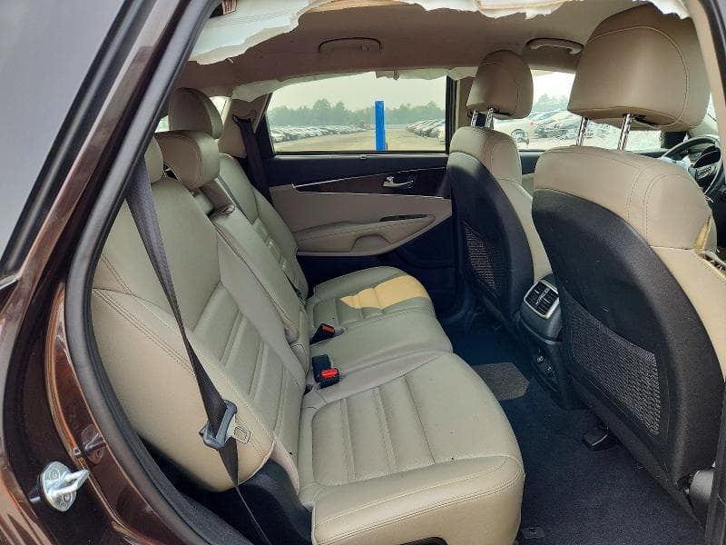 2017 KIA SORENTO EX 11