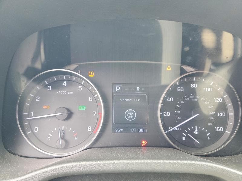 2017 HYUNDAI ELANTRA LIMITED 9
