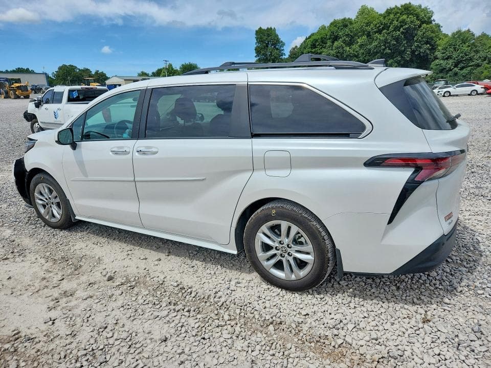 2024 TOYOTA SIENNA XLE 7-PASSENGER 2