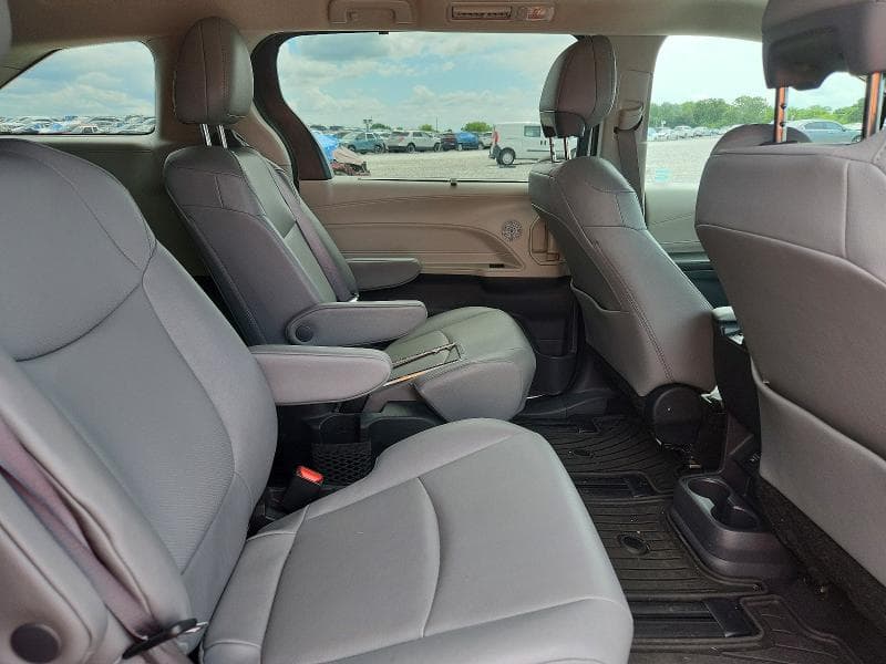 2024 TOYOTA SIENNA XLE 7-PASSENGER 11