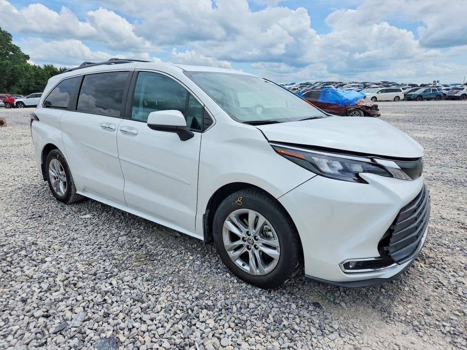 2024 TOYOTA SIENNA XLE 7-PASSENGER 4