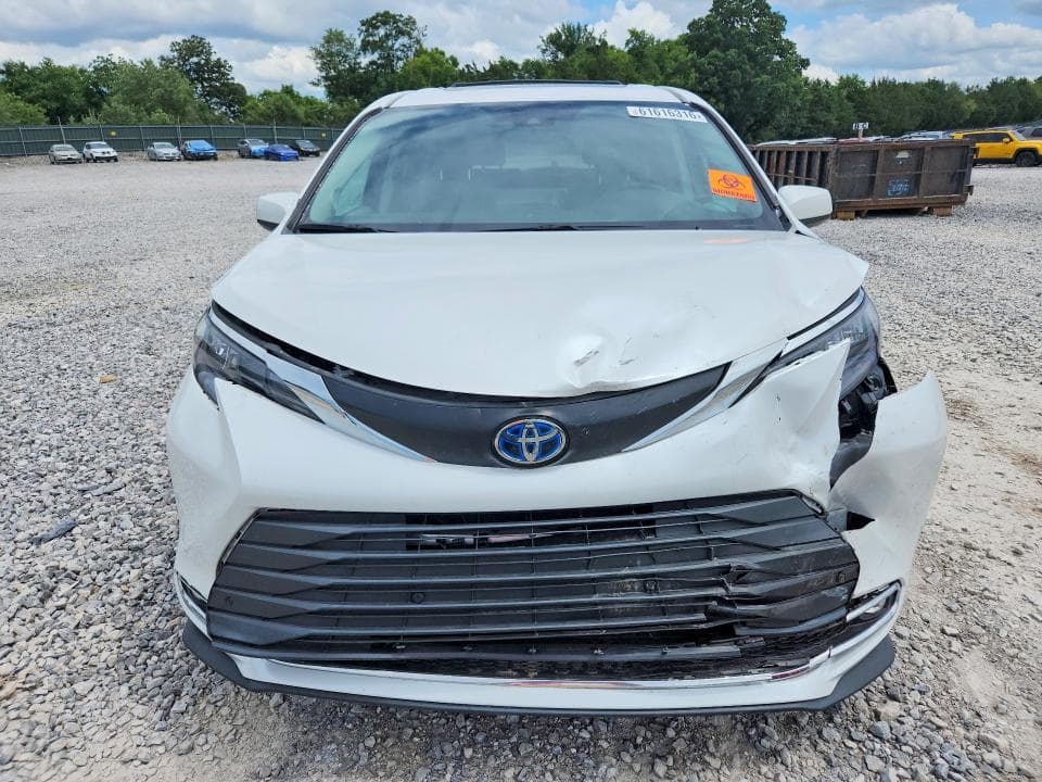 2024 TOYOTA SIENNA XLE 7-PASSENGER 5